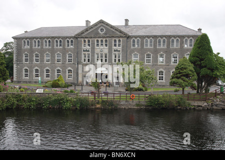 La classe Belleek Pottery edificio e Belleek Pottery Visitor Center, Belleek Co Fermanagh, Irlanda del Nord. Foto Stock