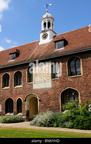 Meridiana a Antica Corte al Queens College di Cambridge, in Inghilterra, Regno Unito Foto Stock