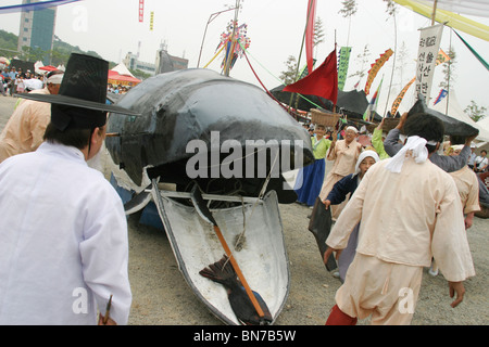 Ulsan whale festival, celebrando le balene e della caccia alla balena/ caccia alle balene in Ulsan, Corea del Sud. Foto Stock