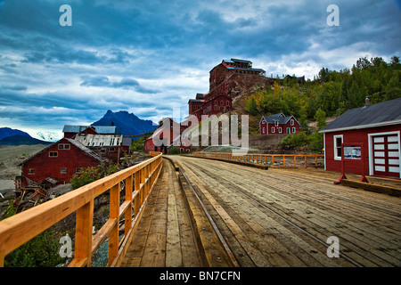 Restaurato di recente ponte ferroviario al mulino Kennecott Town, Wrangell St. Elias National Park & Preserve, Alaska, estate Foto Stock