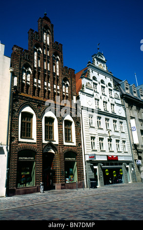 Ratschow-Haus (ora biblioteca della città) della fine del XV secolo a Kröpeliner Strasse nel centro di Rostock. Foto Stock