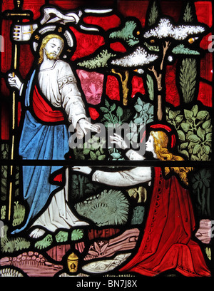 Vetrate colorate raffiguranti Maria Maddalena che incontra il Cristo risorto, nel Giardino del Getsemene, nella Chiesa di San Sinfonico, Boscastle, Cornovaglia Foto Stock