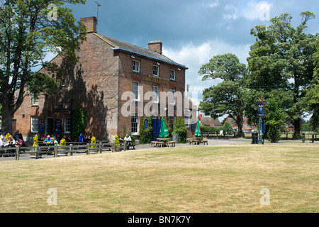 La Bell Inn Frampton-On-Severn Gloucestershire England Regno Unito Foto Stock