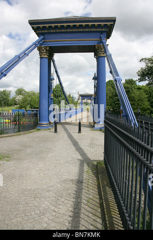 Città di Glasgow, Scozia. Dalla metà del XIX secolo St Andrews sospensione ponte sul fiume Clyde. Foto Stock