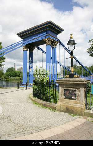 Città di Glasgow, Scozia. Dalla metà del XIX secolo St Andrews sospensione ponte sul fiume Clyde. Foto Stock