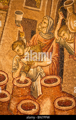 Le Nozze di Cana miracolo mosaico all'interno del nartece, Museo Chora, noto anche come Kariye Muzesi, Edirnekapi, Istanbul, Turchia Foto Stock