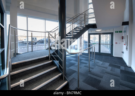 Scala a Ray Marine edificio per uffici a Cosham, Portsmouth Foto Stock