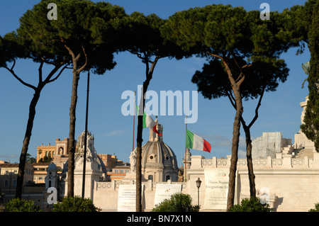 Statue che ornano il Vittoriano sul Campidoglio a Roma, Italia Foto Stock