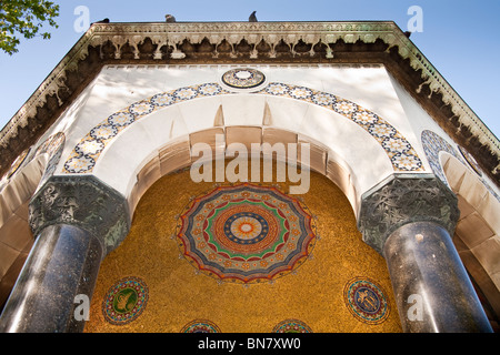 Close up dettaglio del Neo bizantina Fontana tedesco, Alman Cesmesi, nell'Ippodromo, Istanbul, Turchia Foto Stock