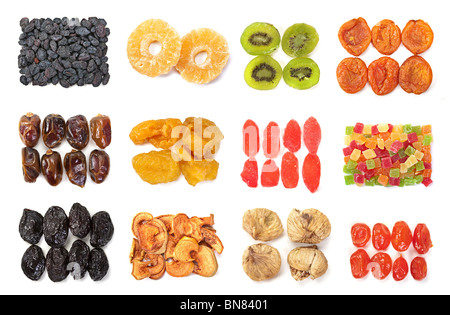 Frutta secca set mix isolati su sfondo bianco Foto Stock
