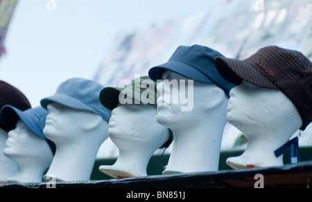 Cappelli in vendita presso Tolwood festival, Monaco di Baviera Foto Stock