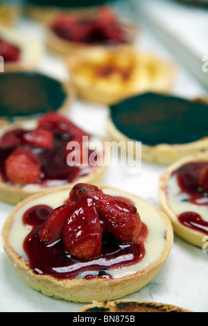 Tartellette alle fragole, vetrina Foto Stock