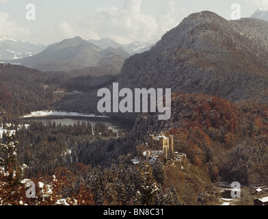 Il Castello di Hohenschwangau Baviera infanzia residenza del Re Ludwig II di Baviera, esterno situato nelle montagne delle Alpi Bavaresi. Foto Stock