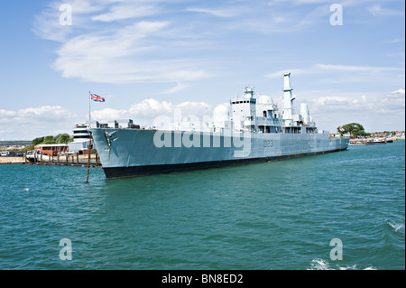 Royal Navy Warship tipo 82 cacciatorpediniere HMS Bristol D23 base permanente a Portsmouth Naval Dockyard England Regno Unito Foto Stock