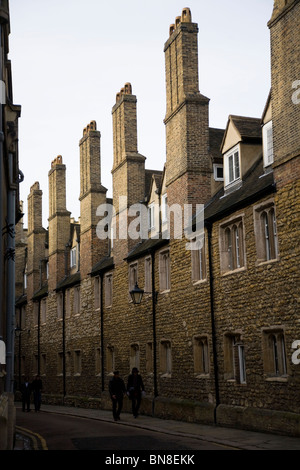 Università di Cambridge: Trinity college camini / camino visto sulla Trinità Lane, Cambridge. Cambridgeshire. Foto Stock