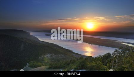 Tramonto sul fiume Volga in russo nel Parco Nazionale di 'Samarskaya Luka' Foto Stock