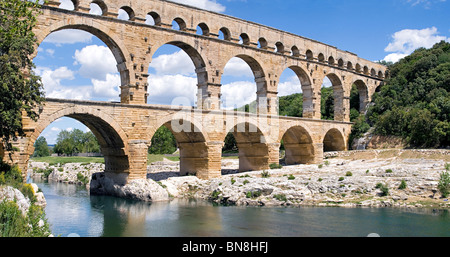 Pont du Gard, famoso acquedotto romano vicino a Nimes, patrimonio dell'umanità dell'UNESCO. Patrimonio dell'umanità dell'UNESCO. Foto Stock