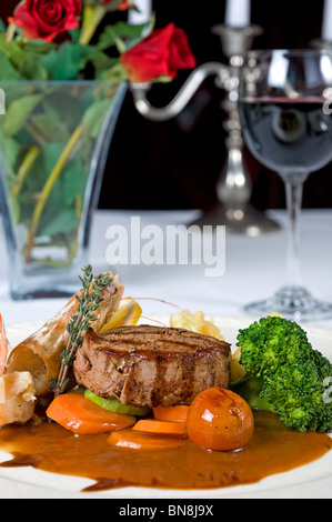 Primo piano dettaglio di un surf 'n' turf con menù à la carte pasto Foto Stock