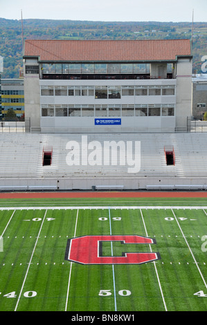 Stadio di Calcio Cornell University campus Ithaca New York Regione dei Laghi Finger Schoellkopf Memorial Foto Stock