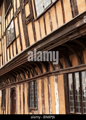 Dettaglio del graticcio di architettura a Lord Leycester Hospital in Warwick Inghilterra REGNO UNITO costruito nel XIV e XV secolo Foto Stock