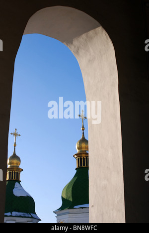 Chiesa ortodossa in arco a Kiev, Ucraina Foto Stock