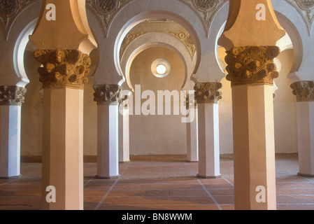 Archi in stile Mudejar Sinagoga de Santa Maria la Blanca Foto Stock