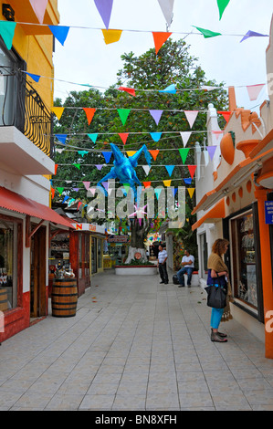 Zona Shopping Vicino a Caribbean Cruise Ship in Puerta Maya e Cozumel Messico Foto Stock