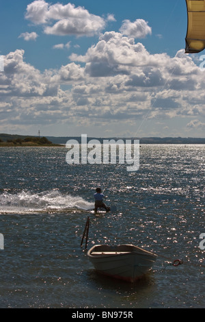 Alta velocità kite surfing su Helnaes, Danimarca. Posizione orizzontale Foto Stock