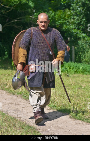 Furious viking tornando dalla battaglia perduta. Ritratto Foto Stock