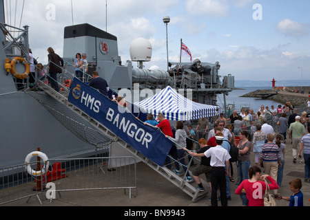 Visitare il dispositivo HMS Bangor ancorata al molo di Eisenhower in Bangor county down durante le forze armate giorno 2010 Foto Stock