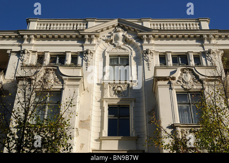 Bleibtreustrasse, pittoresca strada vicino a Kurfuerstendamm con caffè e piccole boutique, Berlino, Germania, Europa. Foto Stock