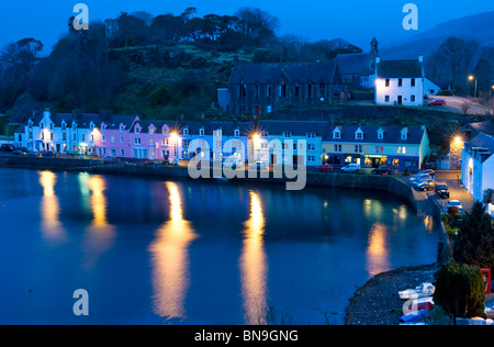 Portree Harbour di notte, Portree, Isola di Skye, Ebridi Interne, Scotland, Regno Unito Foto Stock