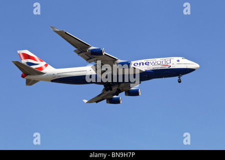 Un Boeing B747 della compagnia aerea britannica British Airways sull approccio finale Foto Stock