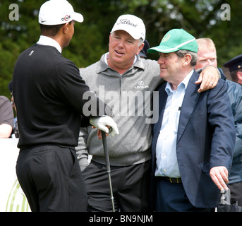 JP McManus contrassegnare O'Meara e Tiger Woods in Pro-Am golf tournament, Adare Manor Hotel, Irlanda 5 & 6 Luglio 2010 Foto Stock