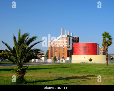 Il Museu da Electricidade a Belém sul lungomare del Rio Tejo (estuario del Tago Fiume) Foto Stock