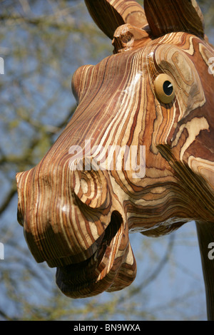 Station wagon di Tatton Park, Inghilterra. Parte del Parco Tatton Biennale Arte celebrazione è la Marcia Farquhar 'cavallo è un nobile animale'. Foto Stock