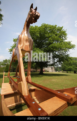 Station wagon di Tatton Park, Inghilterra. Parte del Parco Tatton Biennale Arte celebrazione è la Marcia Farquhar 'cavallo è un nobile animale'. Foto Stock