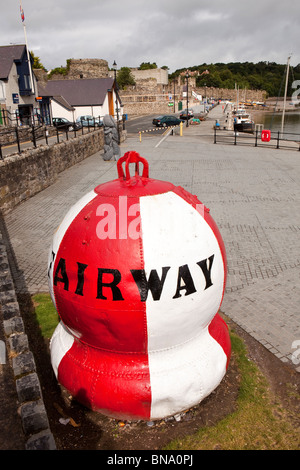 Il Galles, Gwynedd, Conway, Fiume Conwy Quay, Fairway sicurezza marittima boa Foto Stock