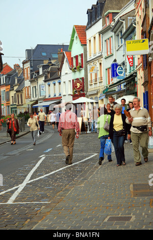 Rue de La Ferte, St Valery sur Somme, Somme, Francia, Europa Foto Stock