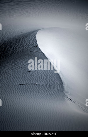 Mesquite Flat dune di sabbia dettagli in bianco e nero,parco nazionale della Valle della Morte Foto Stock