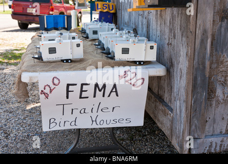 Abita le molle, LA - Mar 2009 - artigiano locale vende uragano Katrina uccelli case in Abita Springs, Louisiana Foto Stock