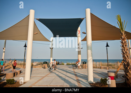 Nuova Oceanfront Boardwalk lungo la spiaggia in Myrtle Beach, SC. Foto Stock