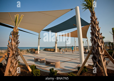 Nuova Oceanfront Boardwalk lungo la spiaggia in Myrtle Beach, SC. Foto Stock