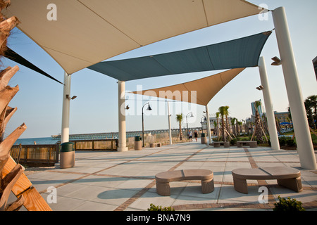 Nuova Oceanfront Boardwalk lungo la spiaggia in Myrtle Beach, SC. Foto Stock