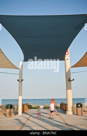 Nuova Oceanfront Boardwalk lungo la spiaggia in Myrtle Beach, SC. Foto Stock