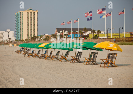 Ombrelloni sulla spiaggia in Myrtle Beach, SC. Foto Stock