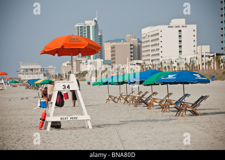 Ombrelloni sulla spiaggia in Myrtle Beach, SC. Foto Stock