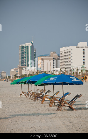 Ombrelloni sulla spiaggia in Myrtle Beach, SC. Foto Stock