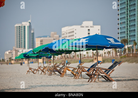 Ombrelloni sulla spiaggia in Myrtle Beach, SC. Foto Stock