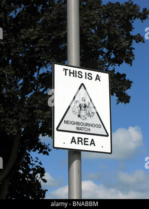 Neighborhood Watch Area segno su un lampost in una zona rurale zona residenziale di Sussex England Foto Stock